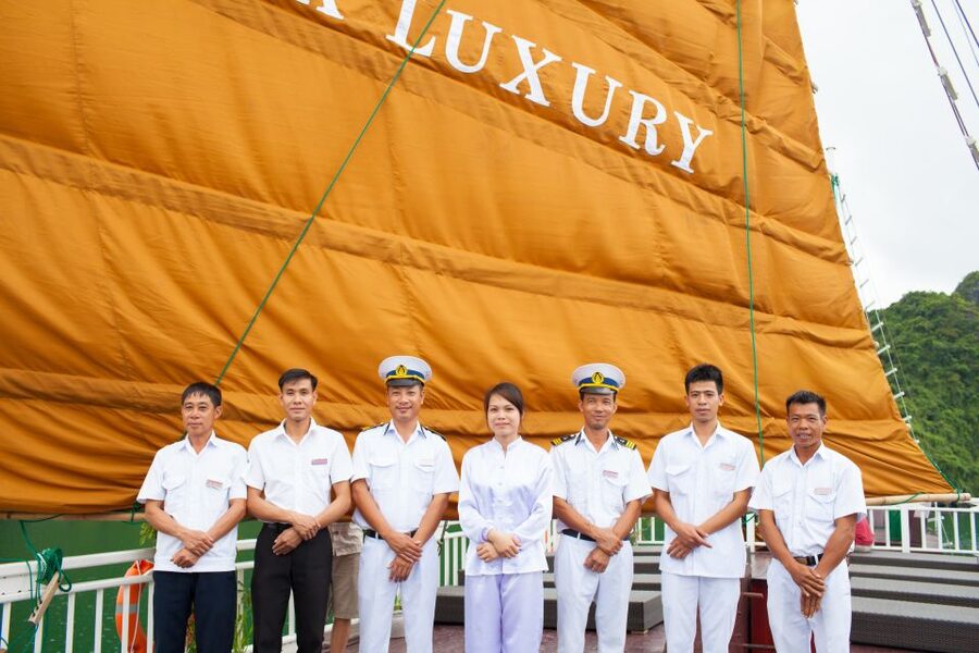 From Hanoi: Halong Explorer 3-Day Deluxe Cruise - Titop Island and the famous panorama