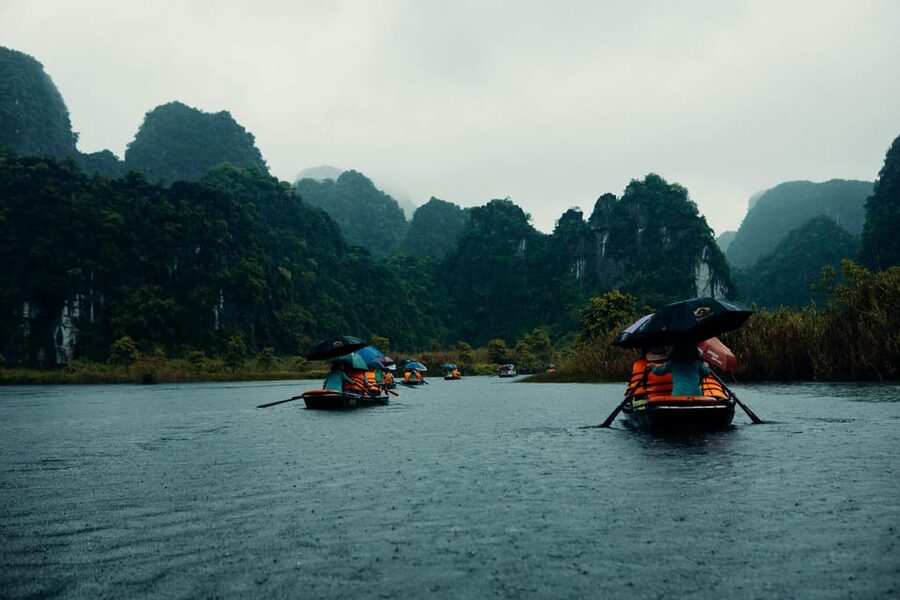 From Hanoi: Hoa Lu, Bai Dinh, Trang An, Tam Coc and Mua Cave - Cycling through villages for 45 minutes