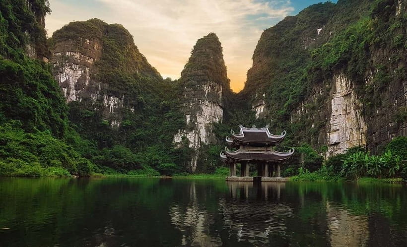 From Hanoi: Hoa Lu, Bai Dinh, Trang An, Tam Coc and Mua Cave - Climbing Mua Cave’s nearly 500 steps