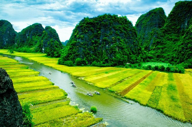 From Hanoi: Hoa Lu, Tam Coc, and Mua Cave Scenic Day Trip - Lunch before the afternoon sights