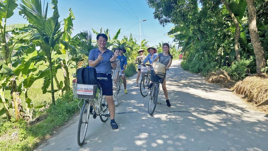 From Hanoi: Hoa Lu & Tam Coc with Buffet lunch & Cycling - Hang Mua: a worthwhile extra with 500 steps