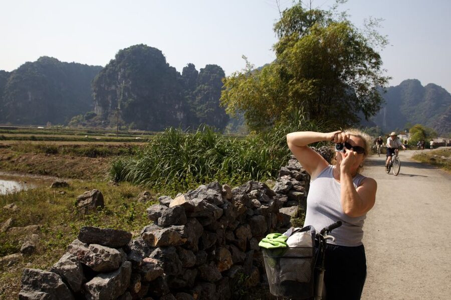 From Hanoi: Hoa Lu & Tam Coc with Buffet lunch & Cycling - The buffet lunch: plentiful, practical, and not gourmet