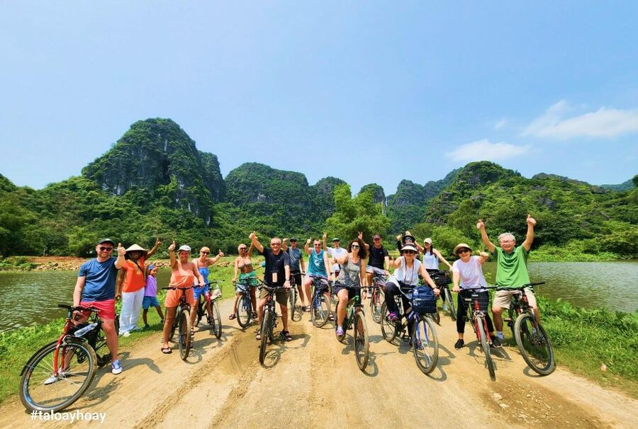 From Hanoi: Hoa Lu-Trang An-Mua Cave Luxury Trip w/Limousine - A close look at the schedule and pace