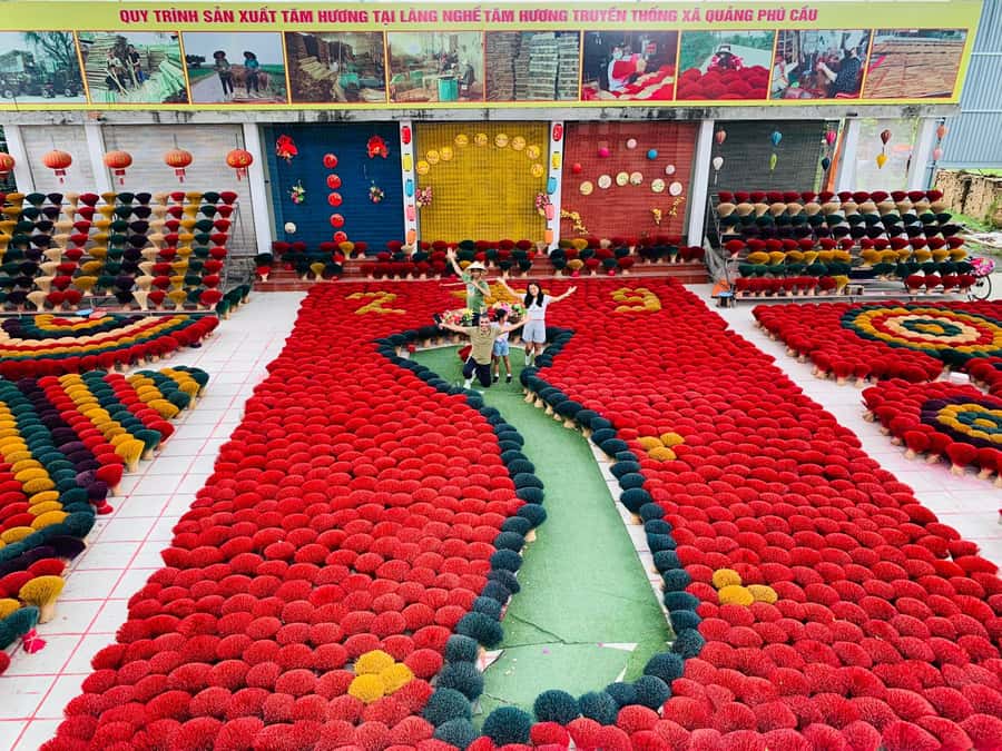 From Hanoi: Incense Village, Conical Hat and HaThai Art Tour - Guides, group size, and the pace of the day