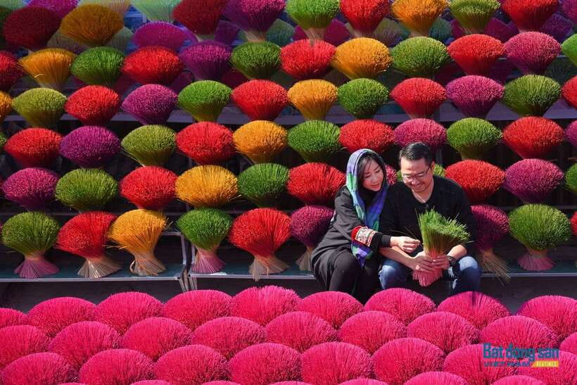 From Hanoi: Incense Village & Train Street Small Group Tour - Key points at a glance