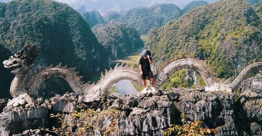From Hanoi: Mua Cave - Tam Coc Full Day Tour - The steep reward at Mua Cave