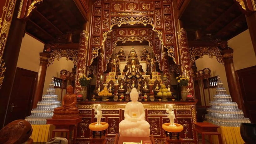From Hanoi: Ninh Binh Bai Dinh or Hoa Lu, Trang An, Mua Cave - Climbing more than 500 steps at Hang Mua