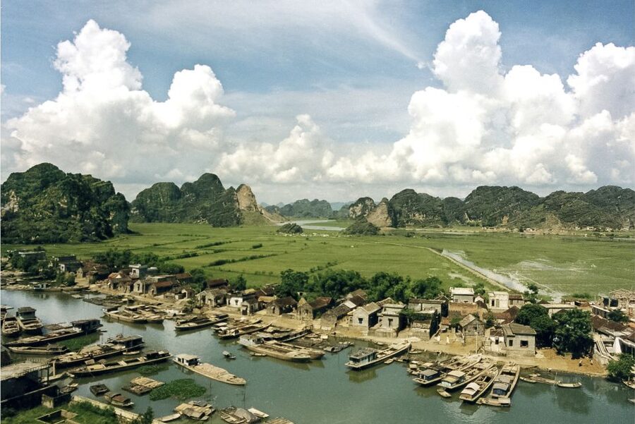 From Hanoi: Ninh Binh & Cuc Phuong National Park 2-Day Tour - The 2.5-hour ride from Hanoi to Hoa Lu