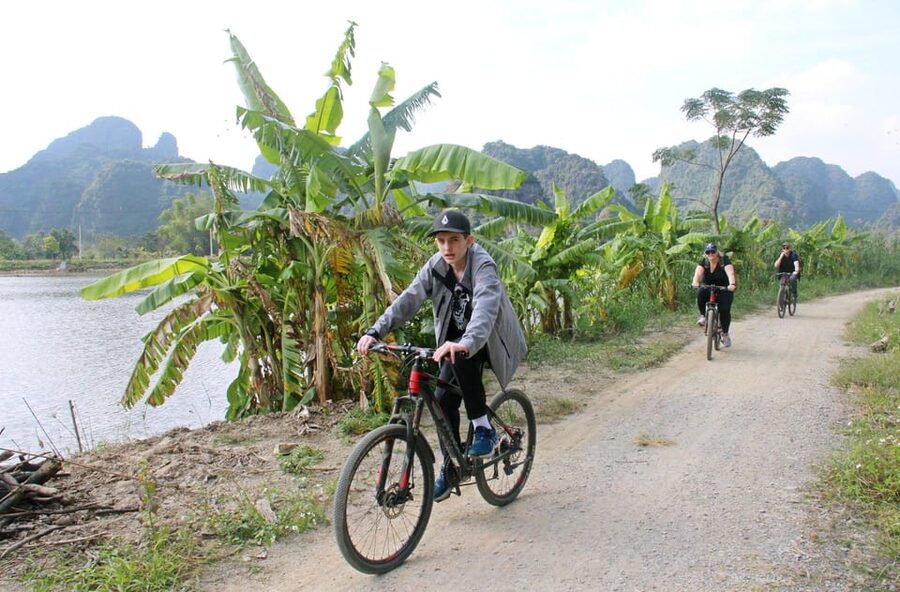 From Hanoi: Ninh Binh, Hoa Lu, Tam Coc and Mua cave - The Tam Coc sampan ride through three caves