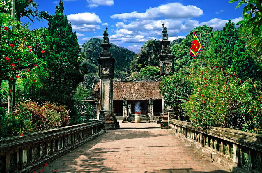 From Hanoi: Ninh Binh, Hoa Lu, Tam Coc and Mua cave - The return to Hanoi and finishing elsewhere