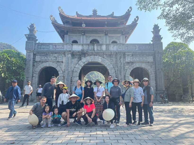 From Hanoi: Ninh Binh, Hoa Lu, Tam Coc, & Mua Cave Day-Trip - The buffet lunch and what it means for value