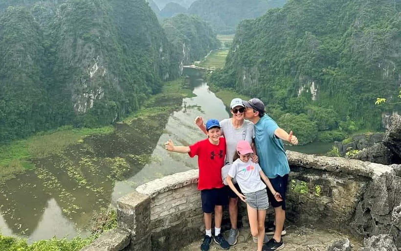 From Hanoi/NinhBinh: HoaLu-Bai Din- TrangAn- MuaCave-BichDon - Bai Dinh Pagoda: big scale and a busy stop