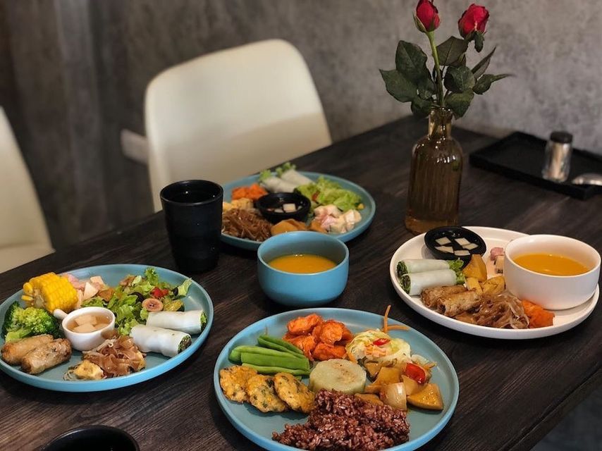 From Hanoi: Old Quarter Vegetarian Food Tour - Rice rolls, dumplings, and the smaller food stops