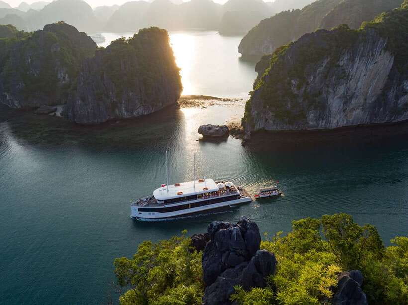 From Hanoi or Halong: Halong Bay Day Cruise - Swimming in a quiet Lan Ha Bay cove