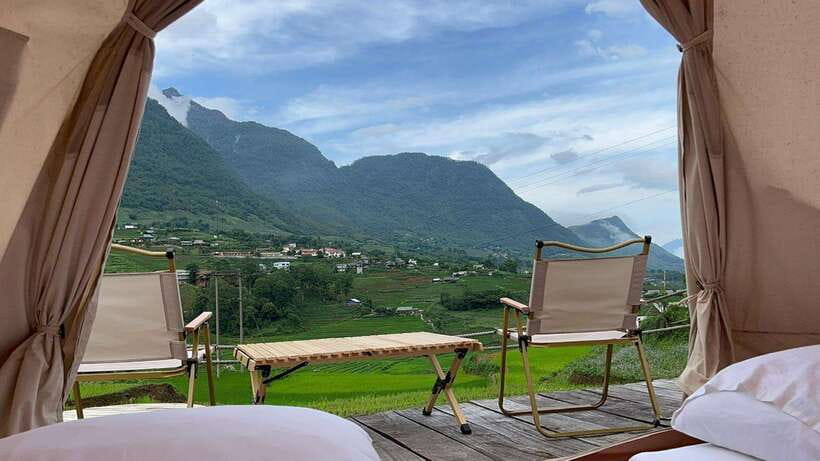 From Hanoi: Premium 2-Day Sapa Adventure with DCAR Limousine - Day one in central Sapa: Cat Cat Village
