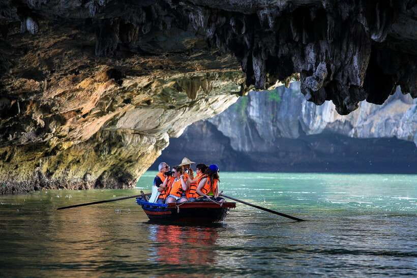From Hanoi: Private Ha Long Bay Full-day Trip - Seafood lunch with limestone islands outside the window