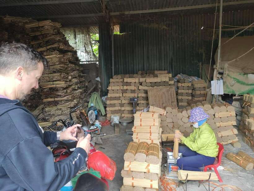 From Hanoi: Quang Phu Cau Incense Village & Ninh Binh Tour - Lunch before the Tam Coc boat ride