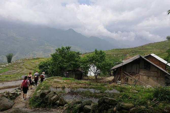 From Hanoi: Sapa Real Experience 2-Day 1 Night at Ethnic Homestay - Arriving in Sapa and starting the village walk