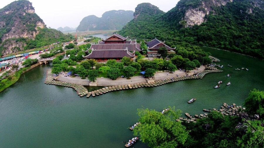 From Hanoi: Trang An & Bai Dinh Pagoda Full-Day Private Tour - The two-hour road to Ninh Binh