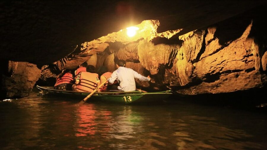 From Hanoi: Trang An & Bai Dinh Pagoda Full-Day Private Tour - What the $130 price covers