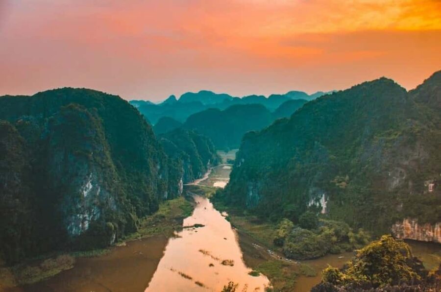 From Hanoi: Trang An eco-tourism - Hoa Lu ancient & Mua Cave - Why this Hanoi to Ninh Binh day trip works