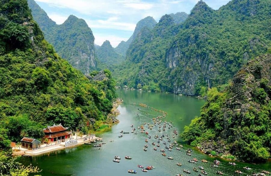 From Hanoi: Trang An eco-tourism - Hoa Lu ancient & Mua Cave - Mua Cave and the 500 steps to the summit