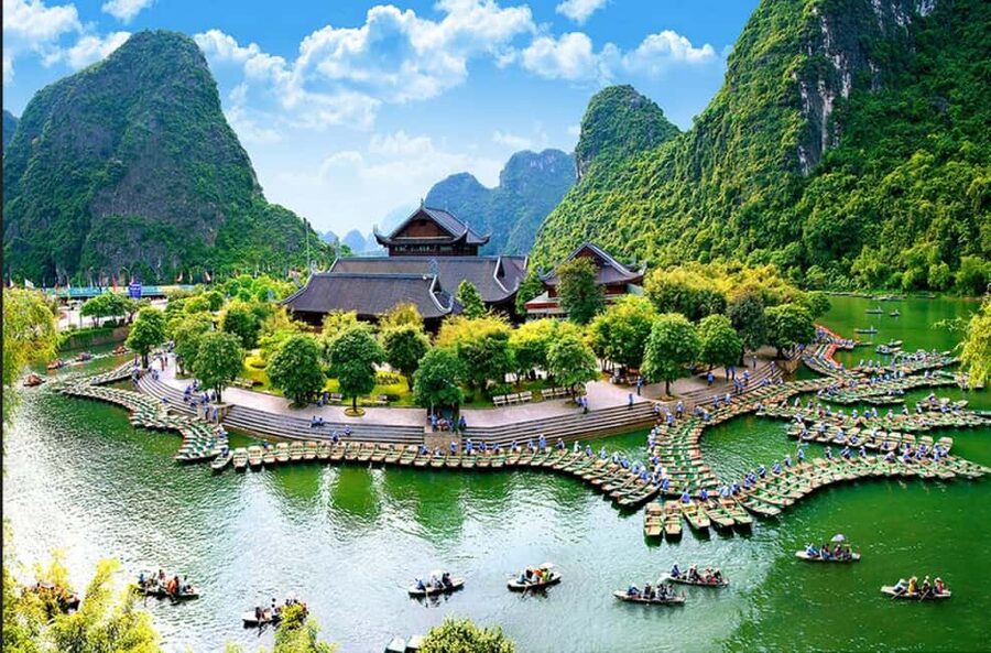 From Hanoi: Trang An eco-tourism - Hoa Lu ancient & Mua Cave - Trang An by rowboat, through caves and rice fields