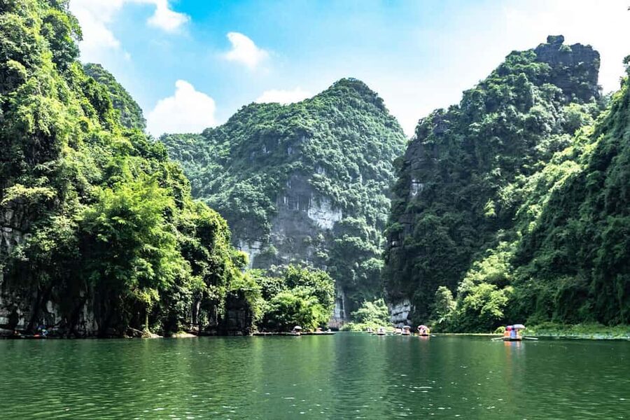 From Hanoi: Visit Hoa Lu & Trang An or Tam Coc & Mua Caves - What the boat rides are really like