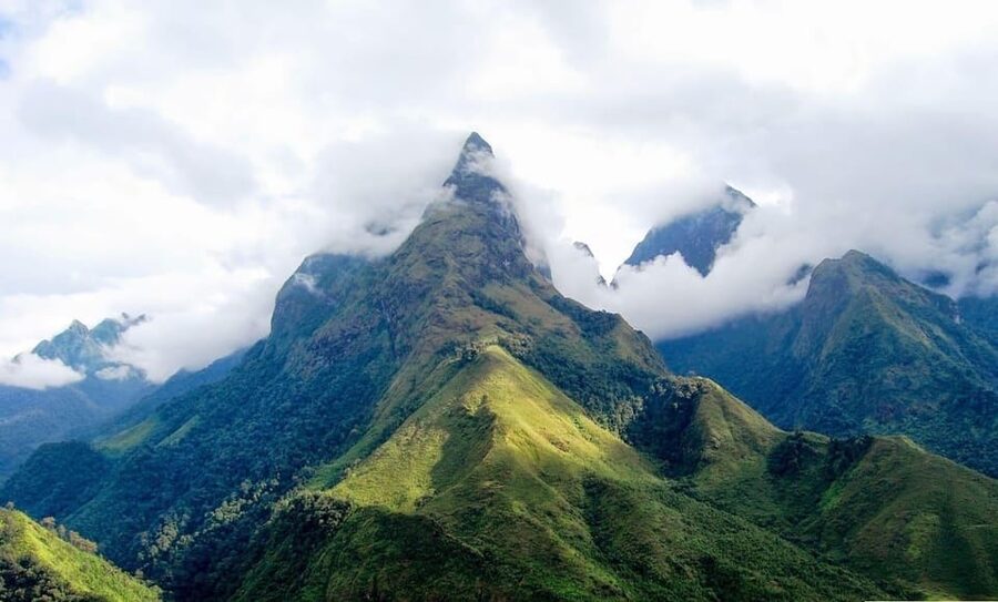 From Hanoi: Visit Sapa & Fansipan With Cable Car For 2 Days - Day one: Hanoi to Sapa by sleeper bus