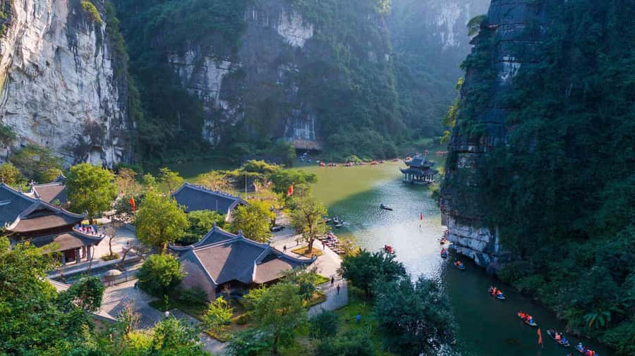 From Ninh Binh : Hoa Lu, Bich Dong, Trang An, Mua Cave Tour - Bich Dong Pagoda and its three mountain levels