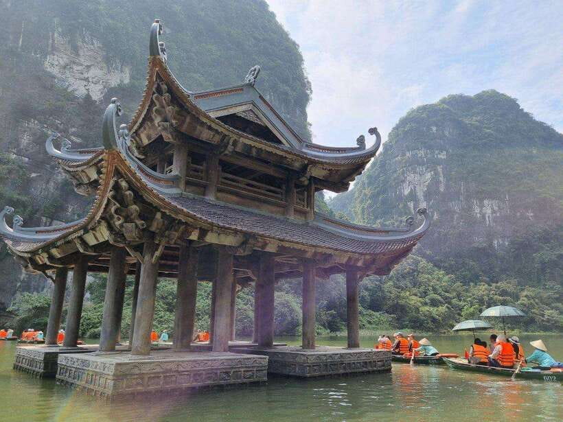From Ninh Binh : Hoa Lu, Trang An, and Mua Cave Day Tour - Lunch with local dishes near Tam Coc