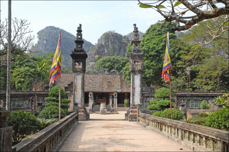 From Ninh Binh: Hoa Lu,Trang An,Mua Cave, Full Day Tour - Three hours among the caves of Trang An