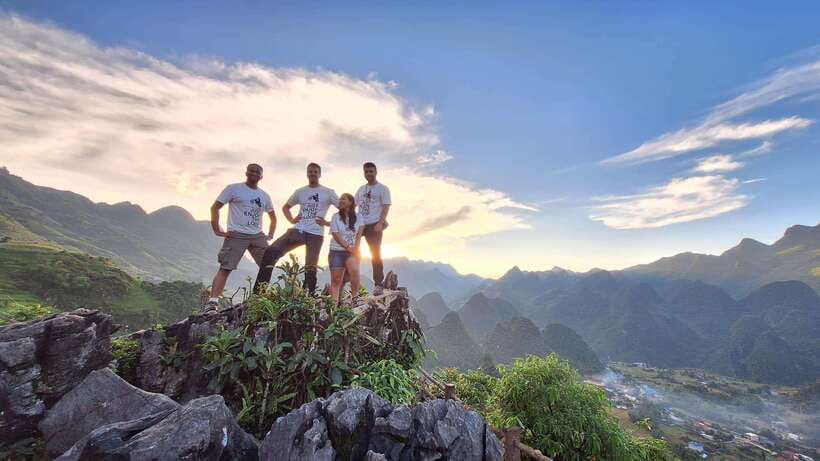 From SaPa: 4 Day Ha Giang Loop Motorbike Tour With Rider - Day two: Ma Pi Leng Pass and Tu San Canyon