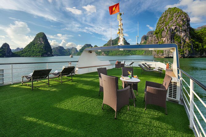Full-Day Halong Bay Cruise with Limousine Pickup - Choosing kayaking or a bamboo boat at Hang Luon