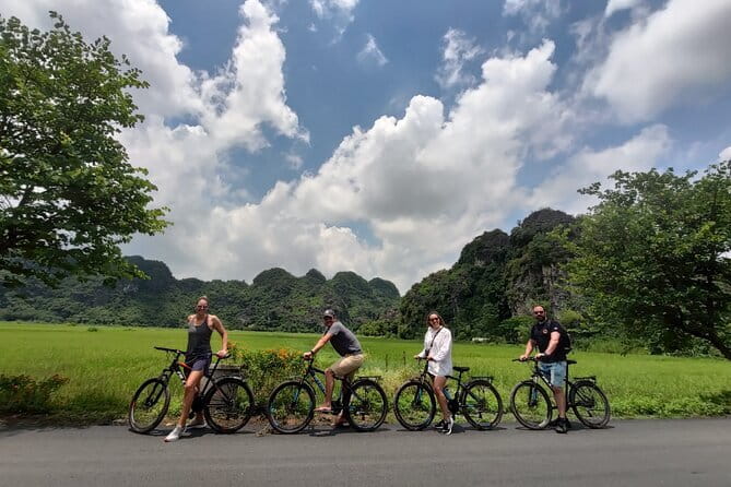 Full Day Ninh Binh Heritage Premium Trip from Hanoi - Mua Cave and the 500-step climb