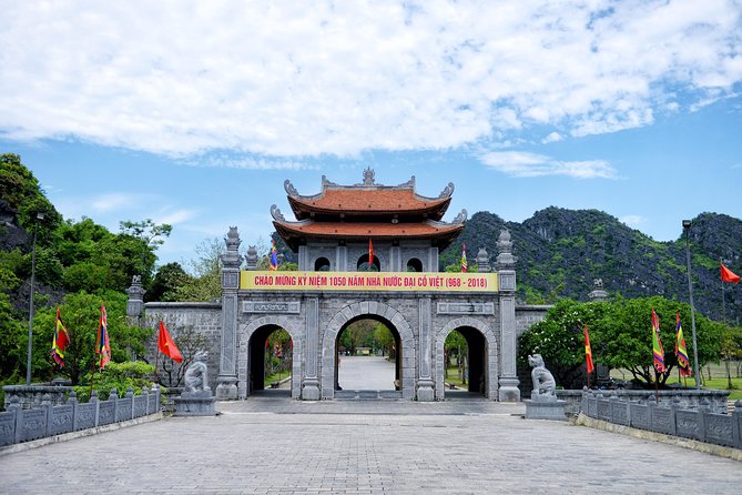 Full-Day Ninh Binh Highlights Tour from Hanoi - Lunch beside the Ngo Dong River