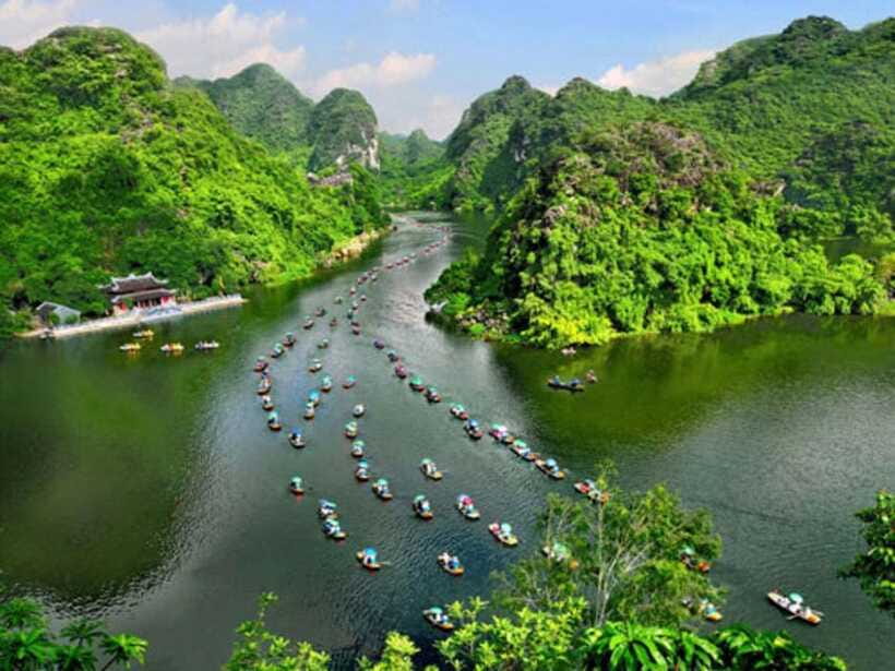 Full-Day Perfume Pagoda Group Tour - Walking to Huong Tich Cave