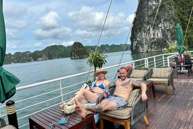 Full Day Private Tour in Halong with Lunch - Lunch on board at noon