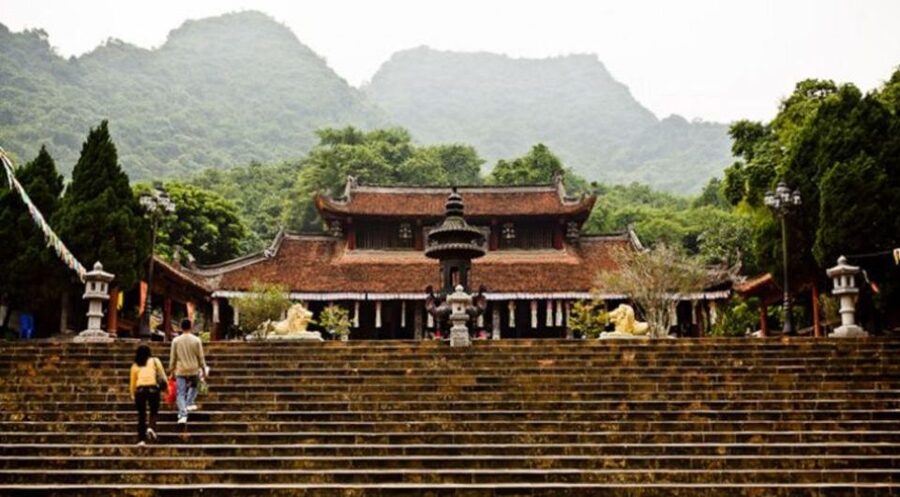 Full Day to Perfume Pagoda - A Vietnamese lunch near the mountain