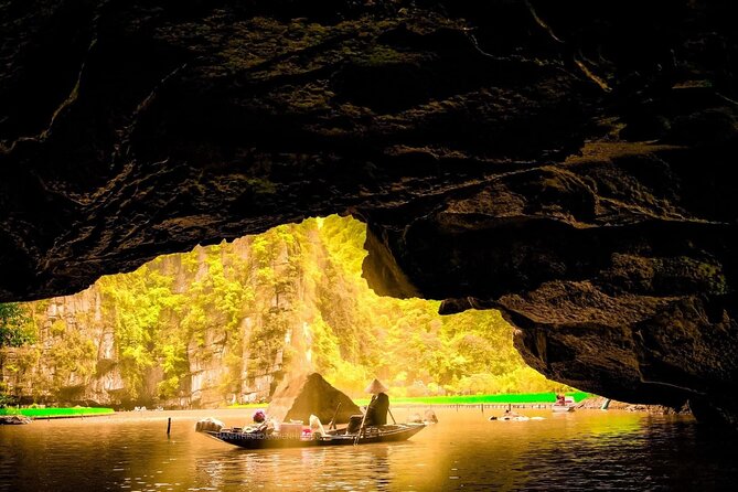 Full-Day Tour Hoa Lu, Tam Coc Boat Trip and Mua Cave - Vietnamese dishes at the included buffet