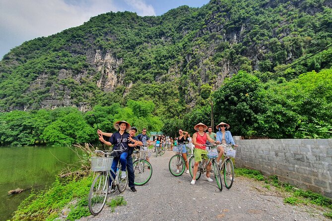 Full-Day Tour Hoa Lu, Tam Coc Boat Trip and Mua Cave - Who should book this $55 tour