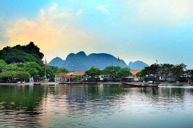 Full Day Tour to Perfume Pagoda with Traditional Boat Ride - Den Trinh and Thien Tru Pagoda