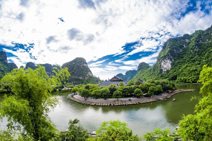 Full Day Trang An, Bich Dong Pagoda, Biking & Family Visit - Tea and family life in a three-generation home