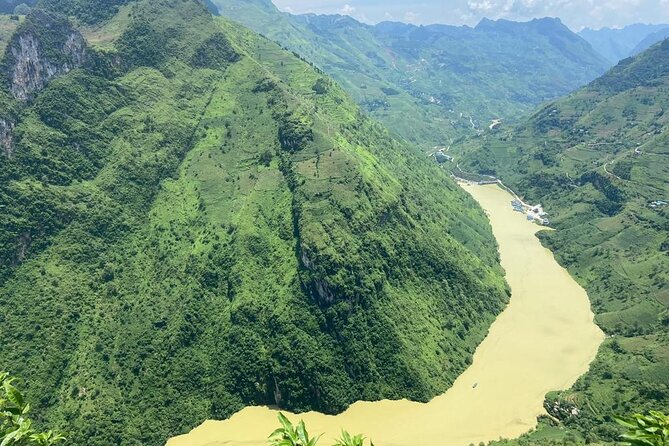 Ha Giang tour 3 days 2 nights - Day two: Dong Van and the famous Ma Pi Leng Pass