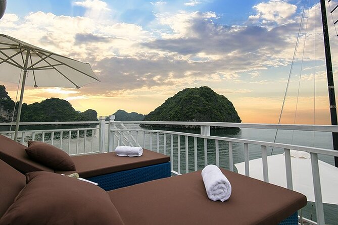Ha Long Bay 2 Days 4 Star - Leaving Hanoi for the limestone islands