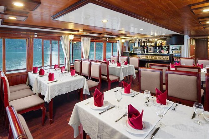 Ha Long Bay 2D1N on a 3-Star Cruise - Hang Luon lagoon by kayak or bamboo boat