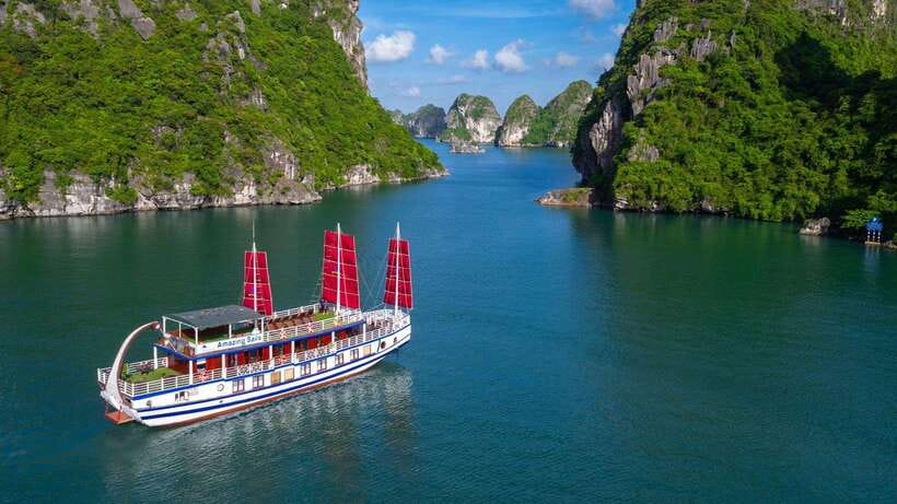 Ha Long Bay - Bai Tu Long Bay Luxury Boat Tour & Transfer - Lunch among the limestone islands