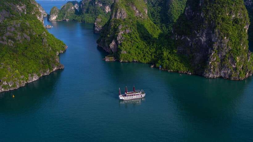 Ha Long Bay - Bai Tu Long Bay Luxury Boat Tour & Transfer - What the $155 price really covers
