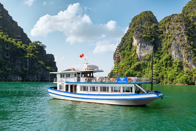 Ha Long Bay Cruise Day Tour with lunch, kayaking, surprise cave & titop island - Lunch aboard the boat is a real part of the value