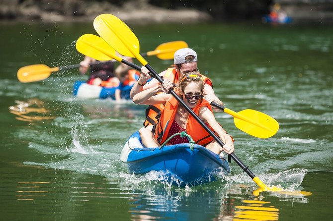 ️ Ha Long Bay Instagram Tour: Most Famous Spots (Private & All-Inclusive) - Kayaking through Hang Luon Cave